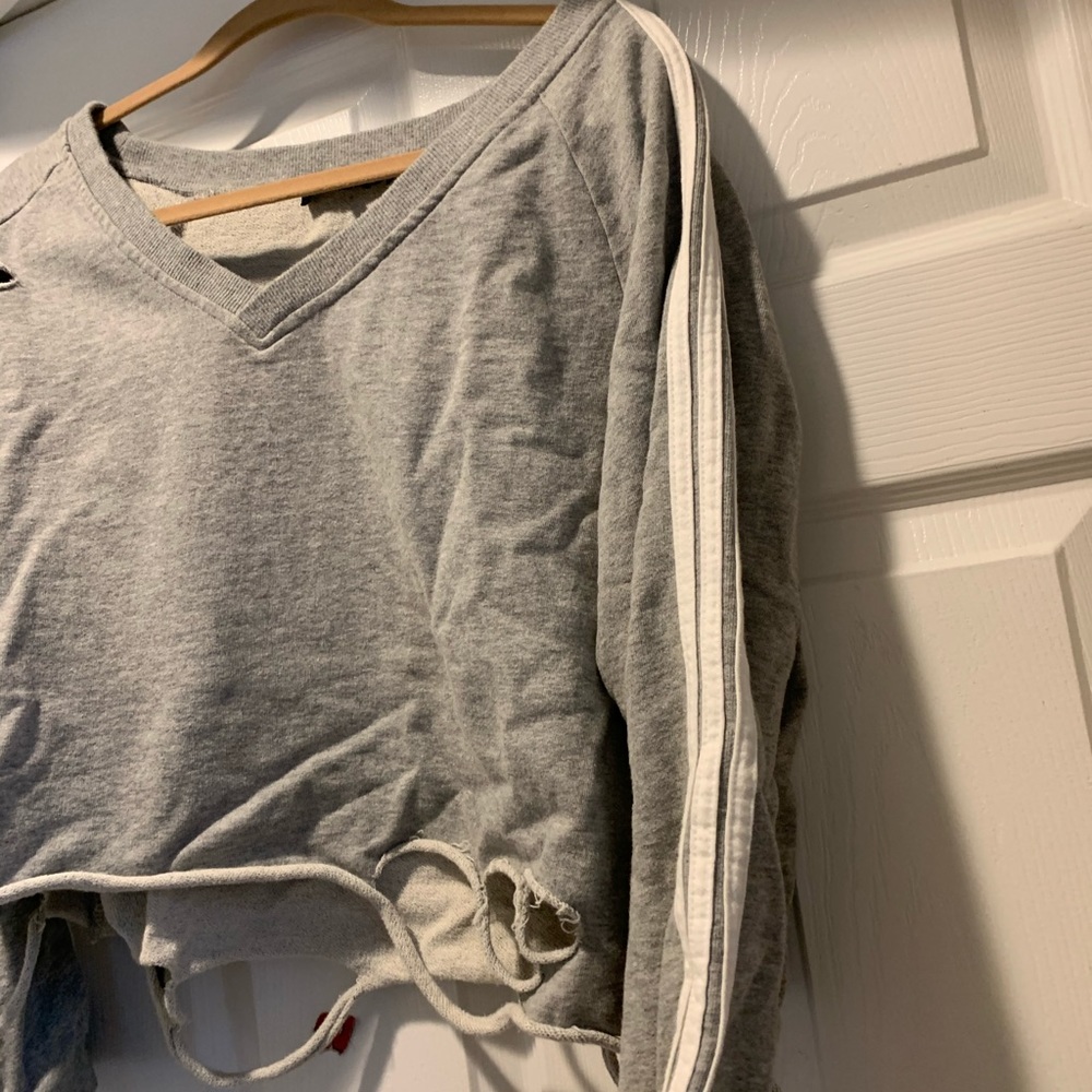 Cropped V-neck Sweatshirt